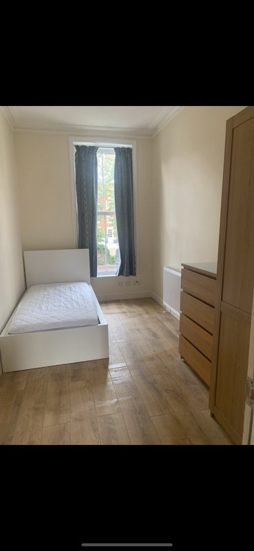 Room Lewisham Way in Greater London