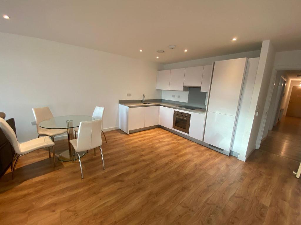 Flat Thomas Street in Greater London