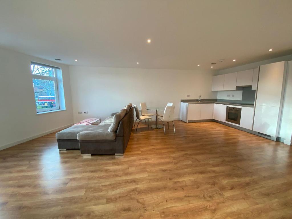 Flat Thomas Street in Greater London