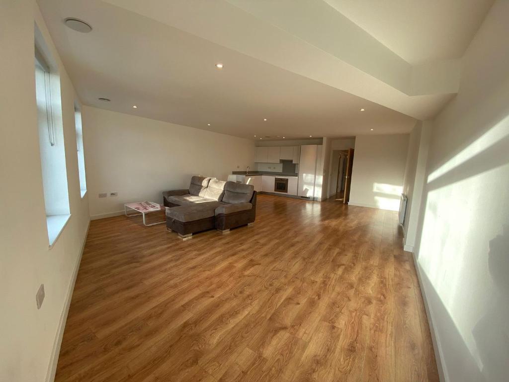 Flat Thomas Street in Greater London