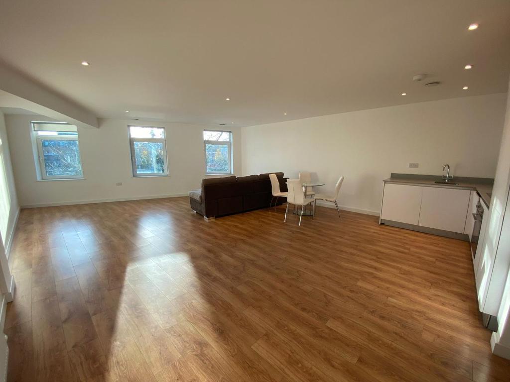 Flat Thomas Street in Greater London