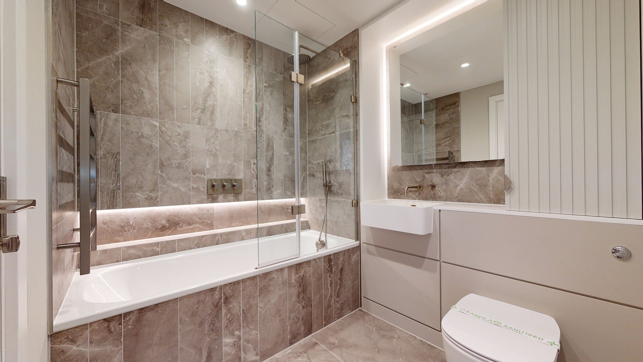 Flat Kennington Lane in Greater London