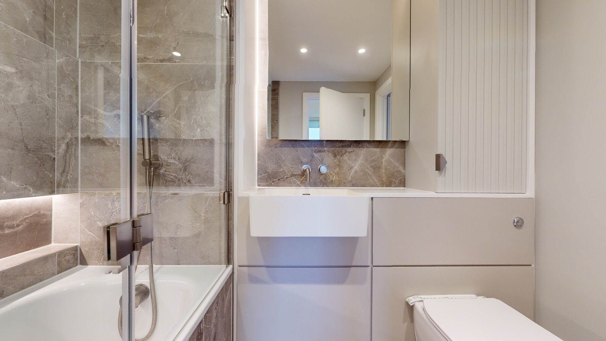Flat Kennington Lane in Greater London