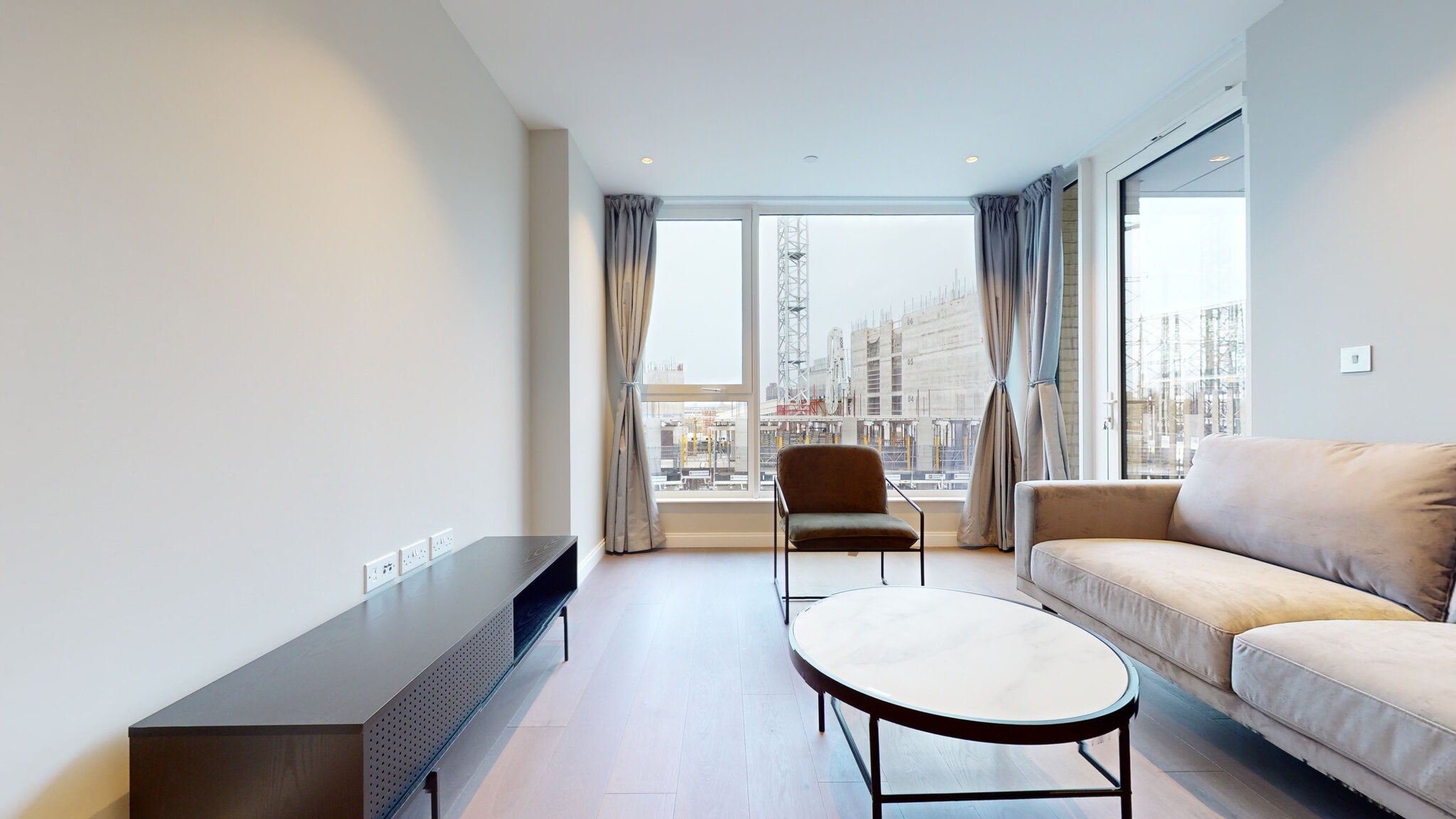 Flat Kennington Lane in Greater London