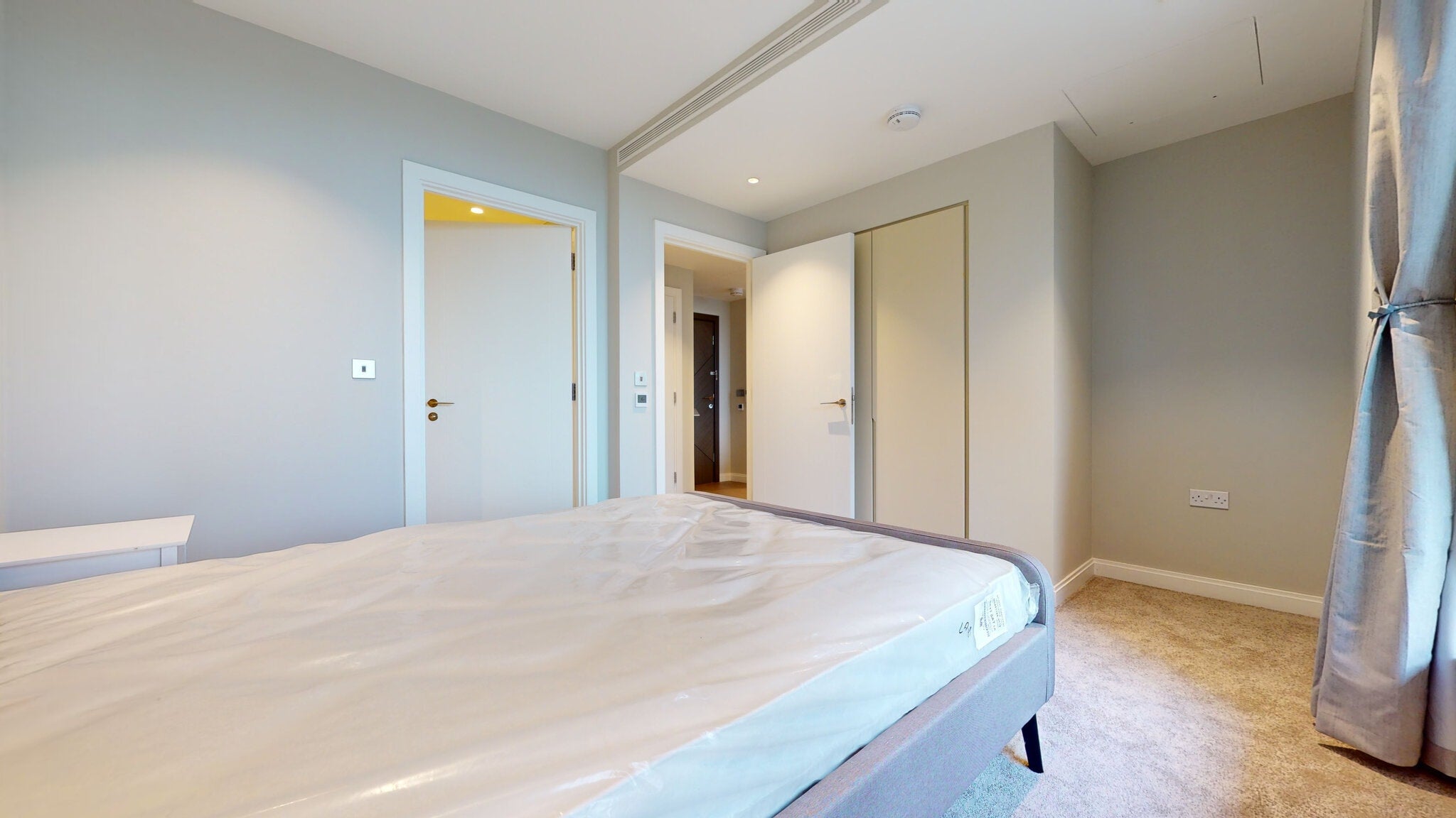 Flat Kennington Lane in Greater London