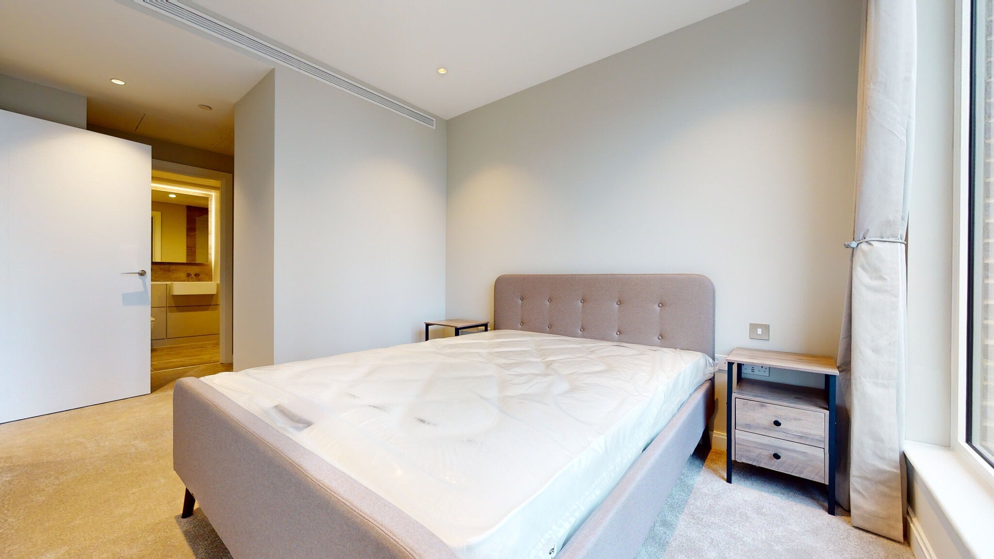 Flat Kennington Lane in Greater London