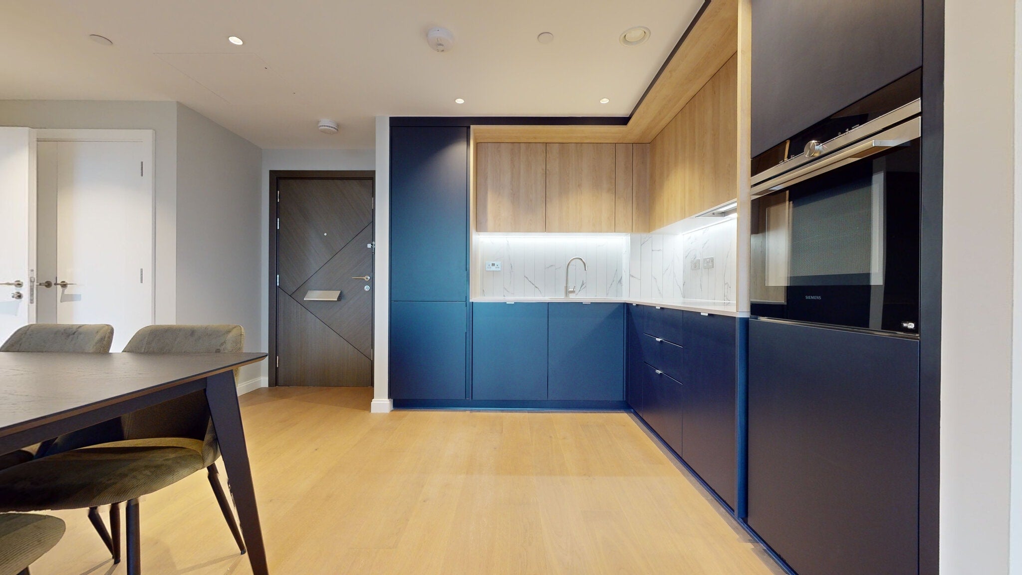 Flat Kennington Lane in Greater London
