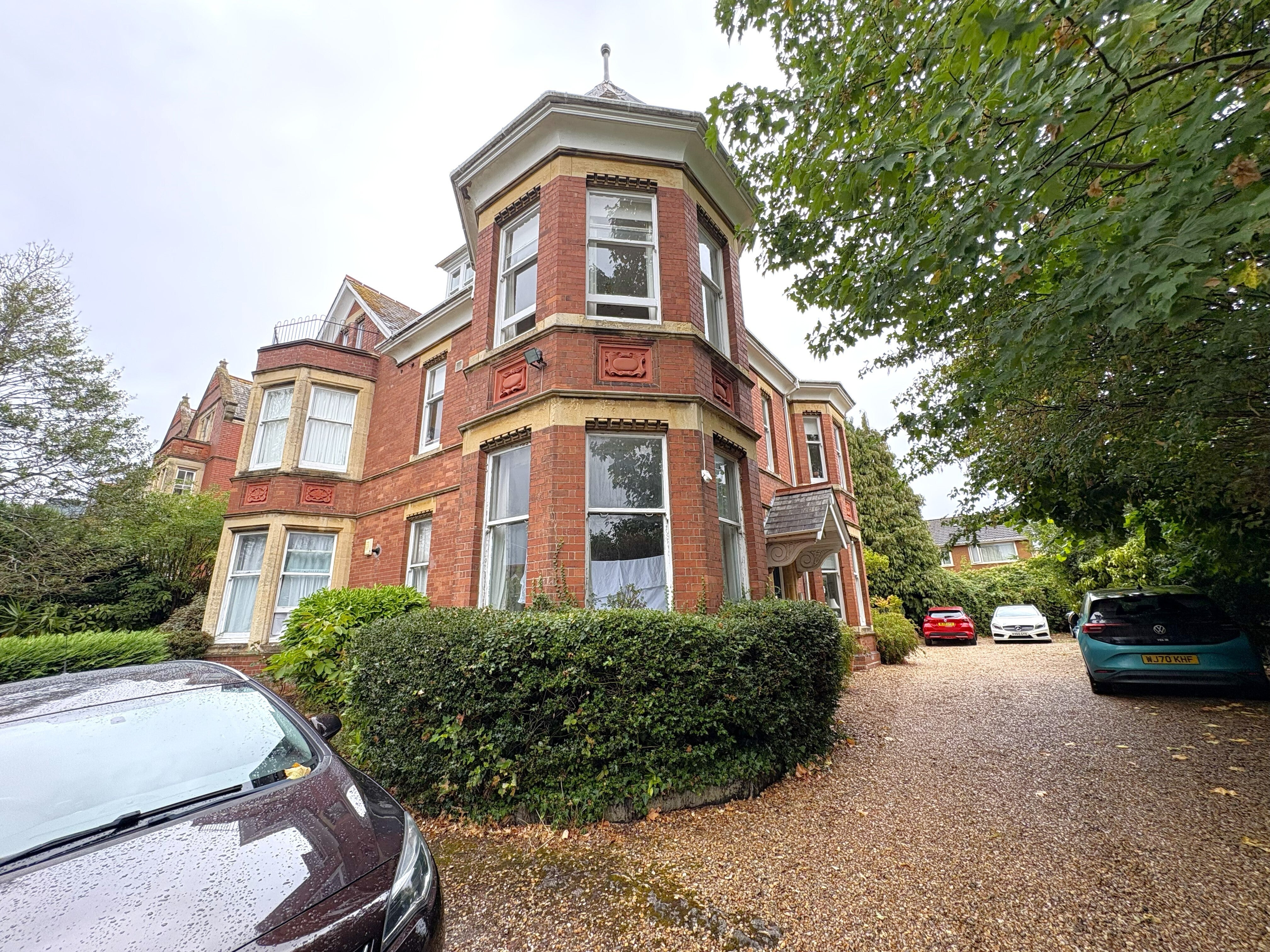 Flat Spicer Road in Exeter