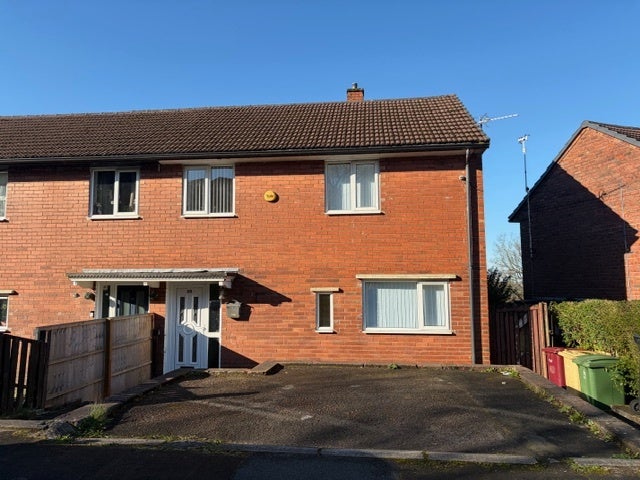 House Ormston Avenue in Horwich