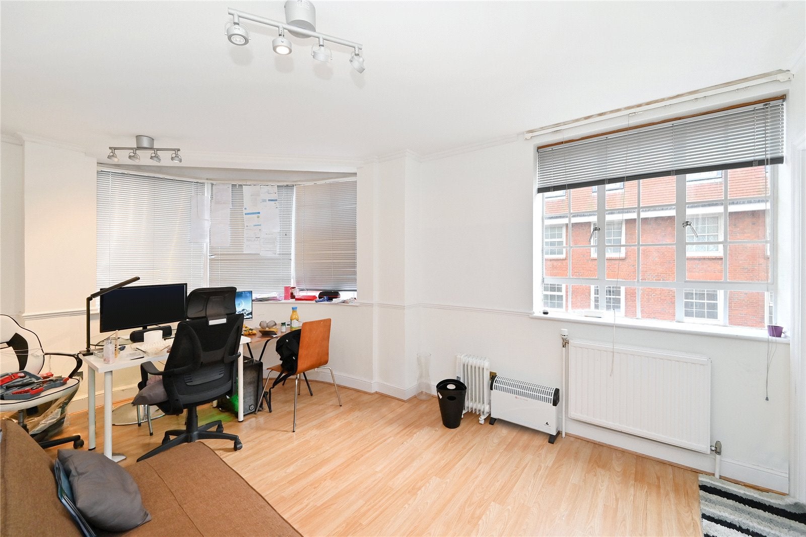 Flat Sloane Avenue in Greater London