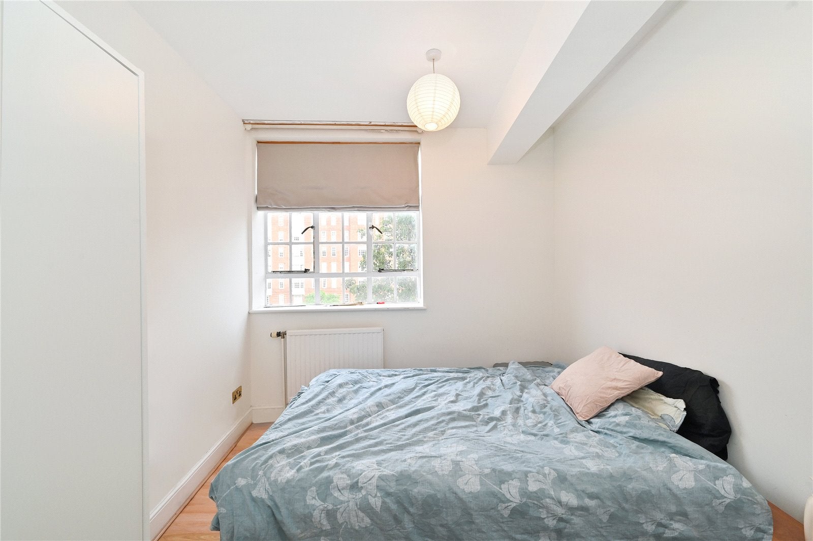 Flat Sloane Avenue in Greater London