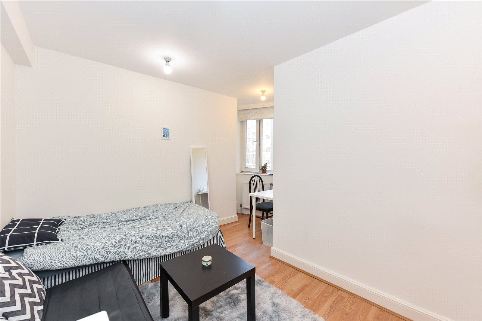 Flat Sloane Avenue in Greater London
