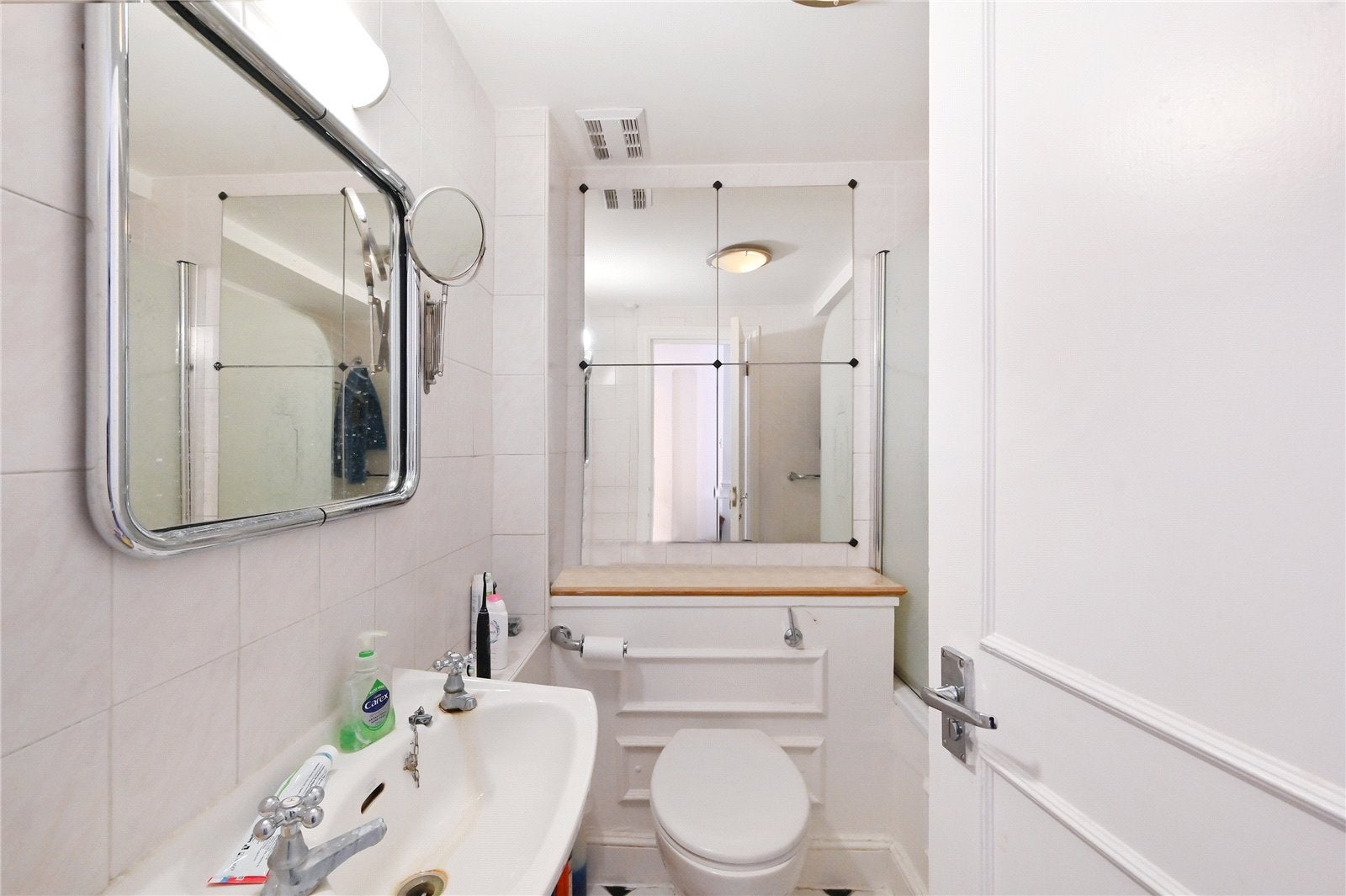 Flat Sloane Avenue in Greater London