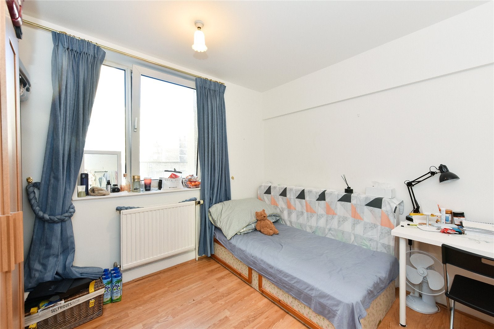 Flat Sloane Avenue in Greater London