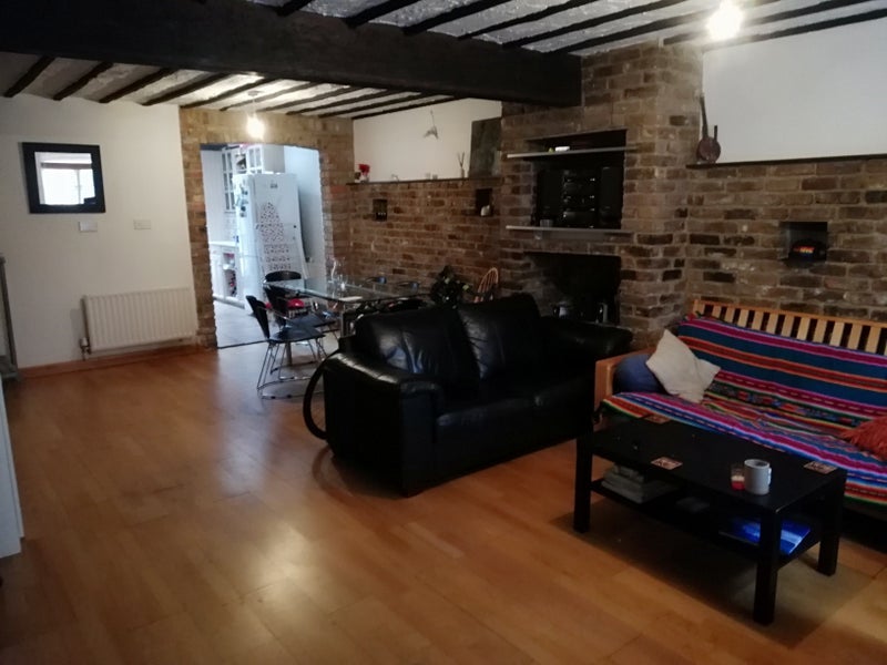Room Sun Road in Greater London