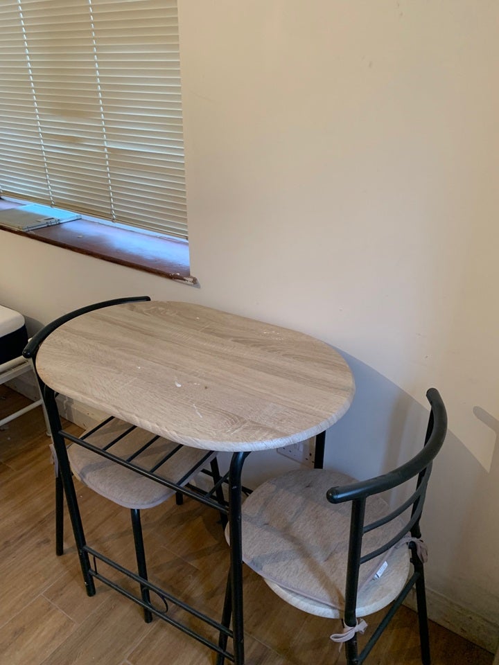 Flat Felton Road in Greater London