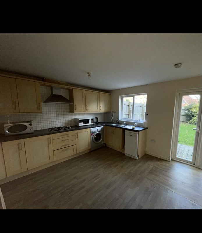 Room Longmarsh Lane in Greater London
