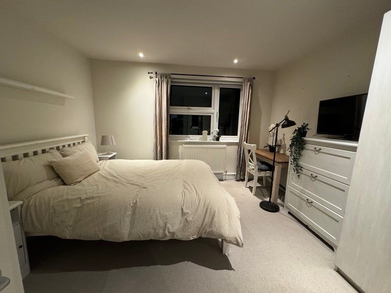 Flat Larch Close in Greater London