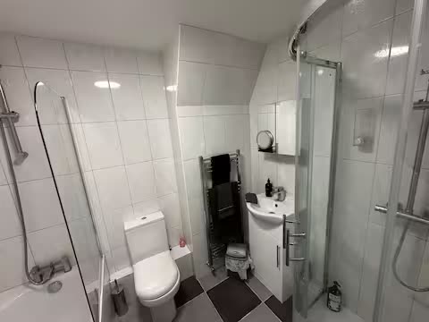 Room Bruce Road in Greater London