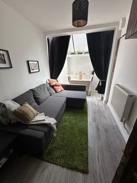 Room Bruce Road in Greater London