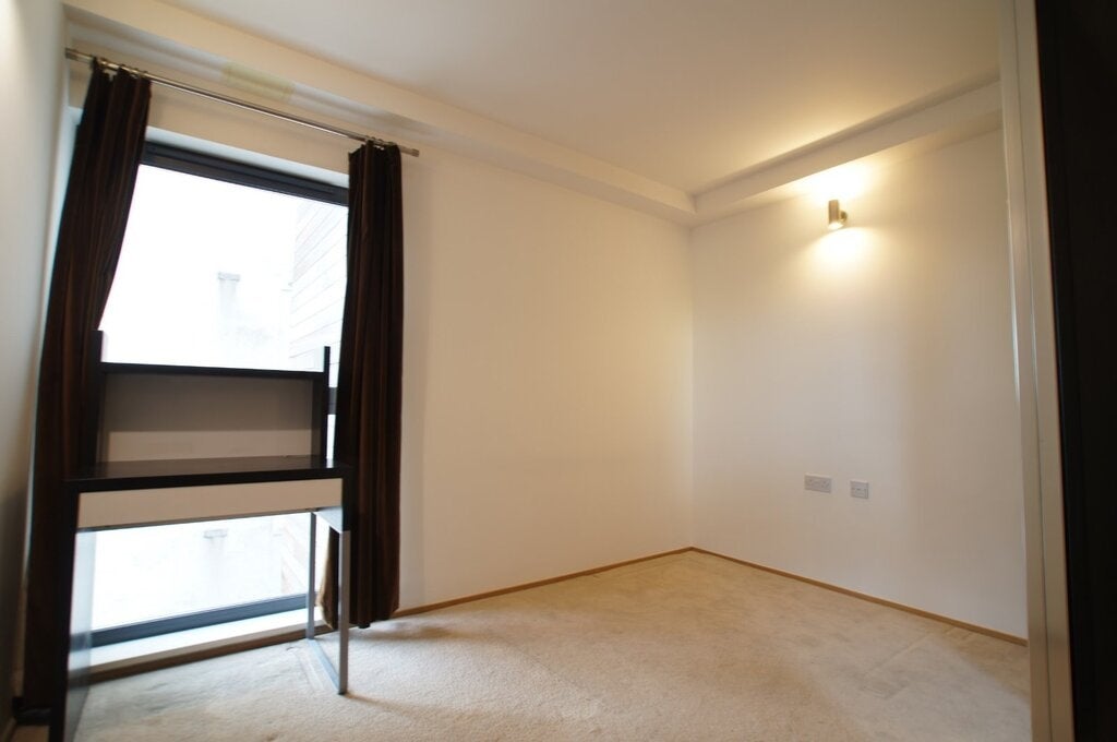 Flat Barlby Road in Greater London