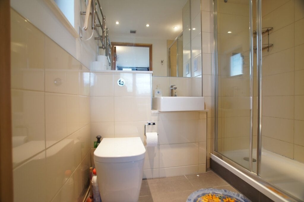 Flat Barlby Road in Greater London