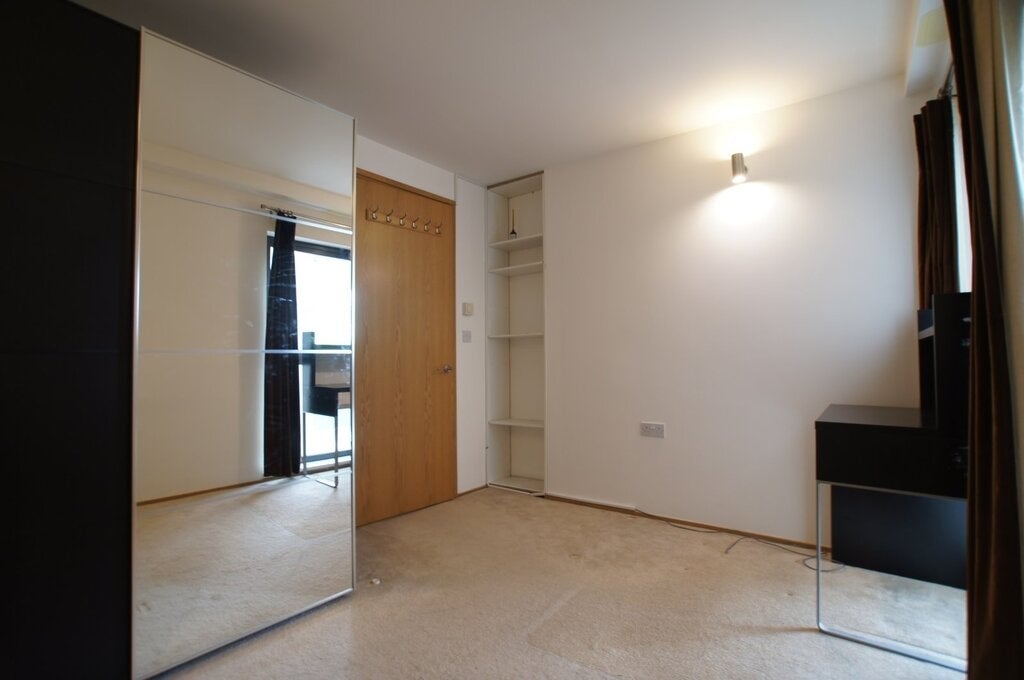 Flat Barlby Road in Greater London