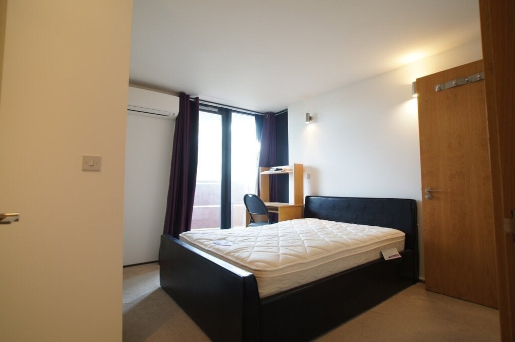 Flat Barlby Road in Greater London