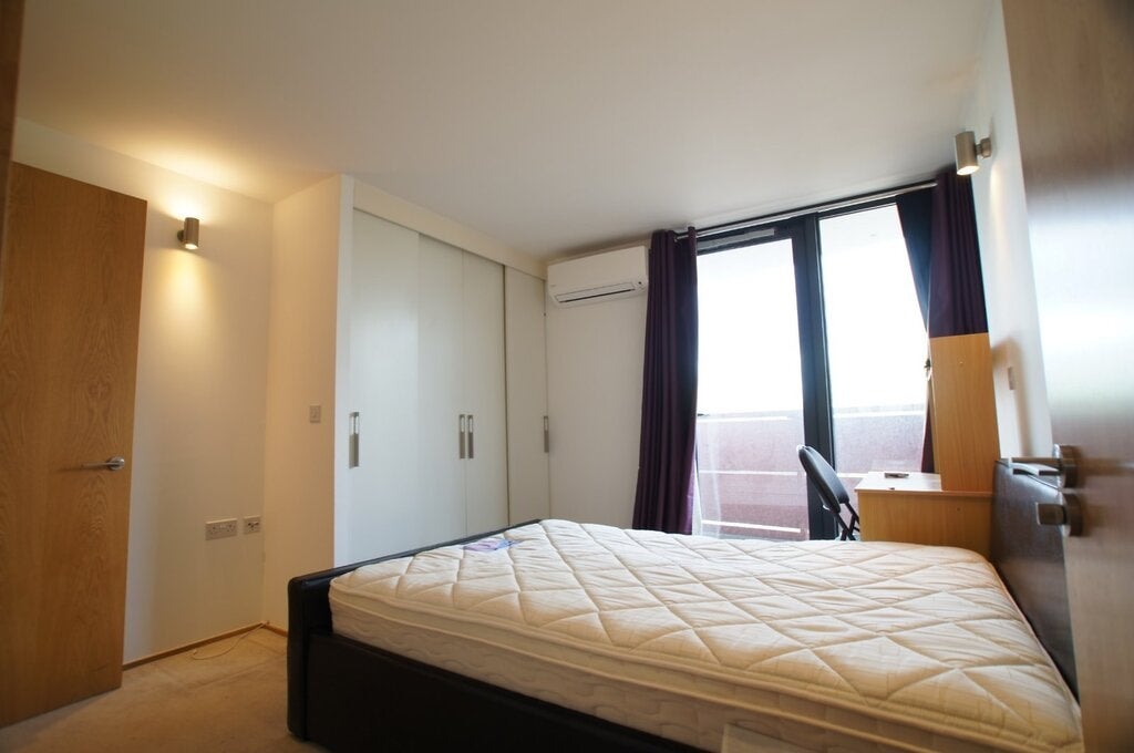 Flat Barlby Road in Greater London