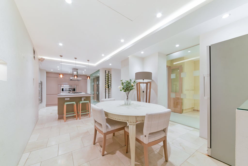 Flat Clanricarde Gardens in Greater London