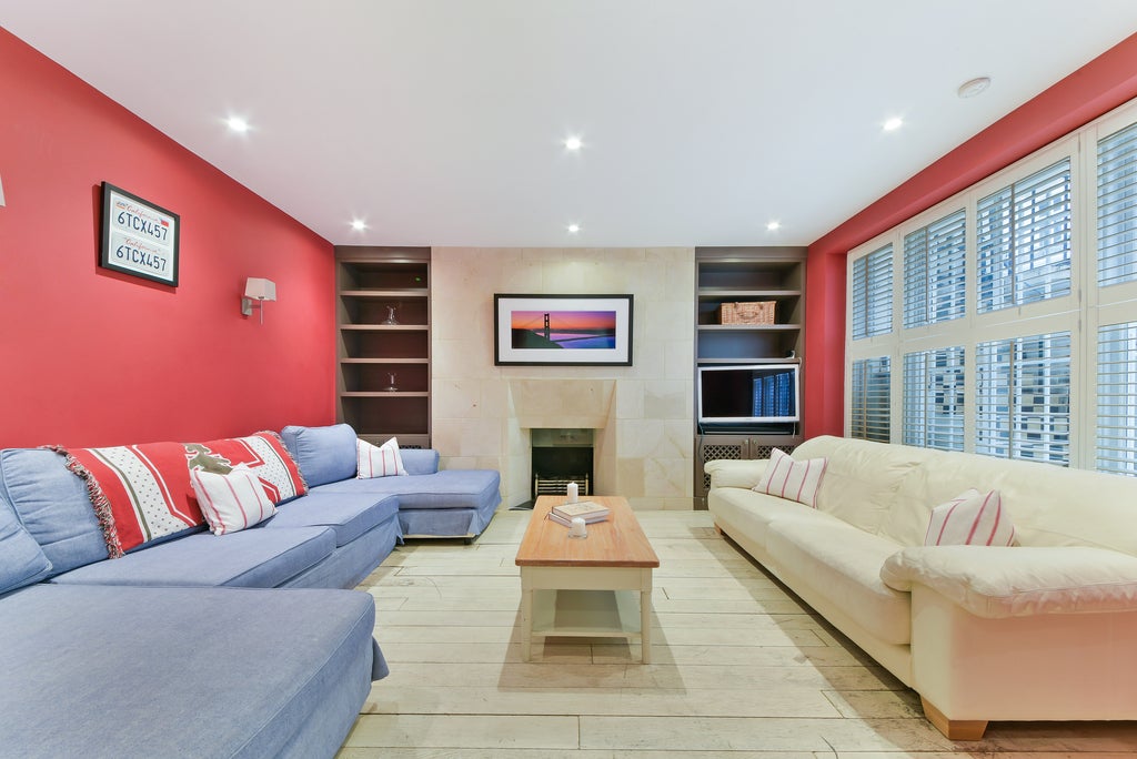Flat Clanricarde Gardens in Greater London