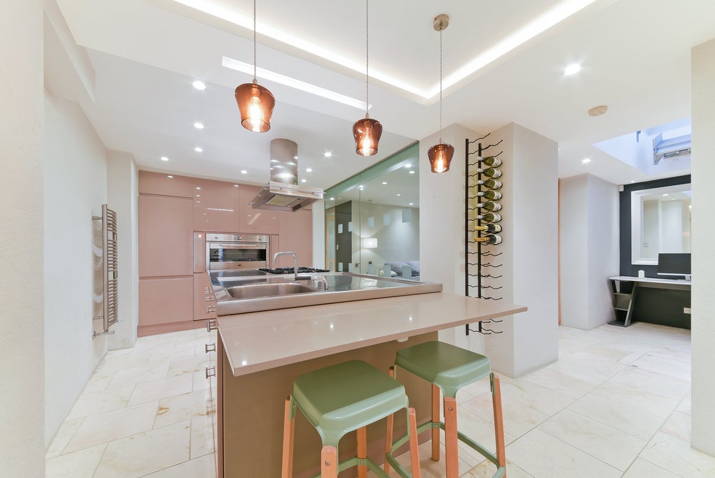 Flat Clanricarde Gardens in Greater London