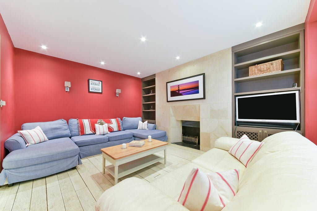 Flat Clanricarde Gardens in Greater London