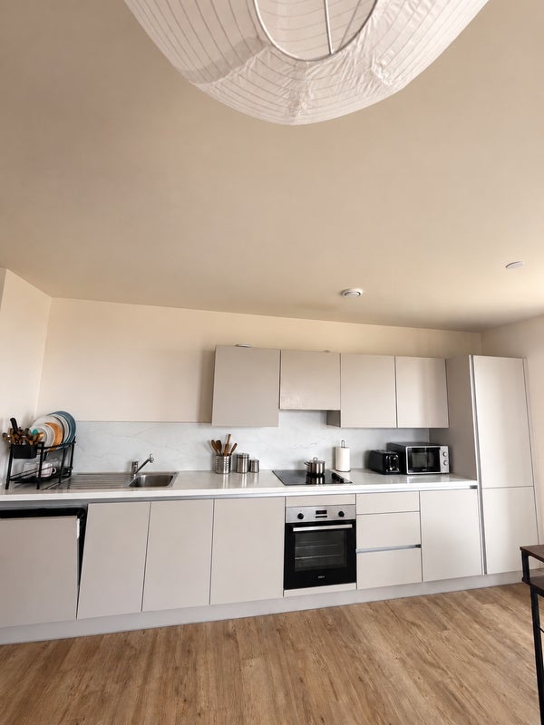 Room North End Road in Greater London