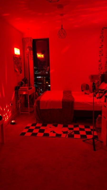 Room North End Road in Greater London