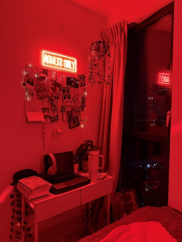 Room North End Road in Greater London