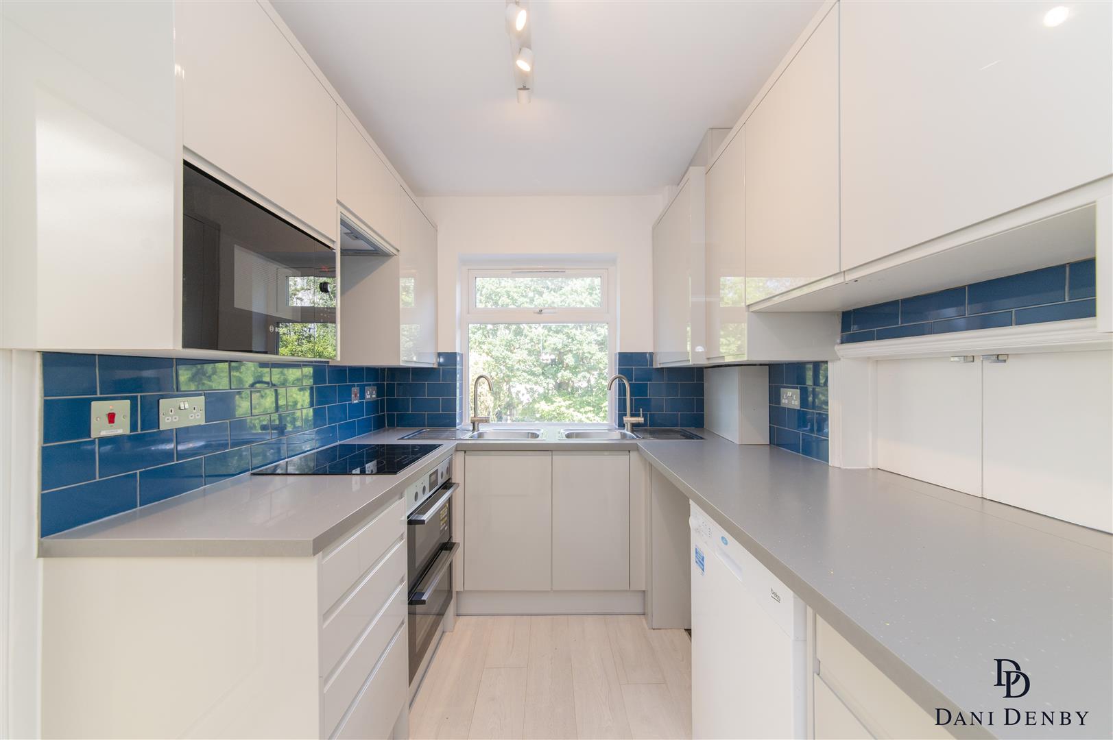 House Farm Road in Greater London