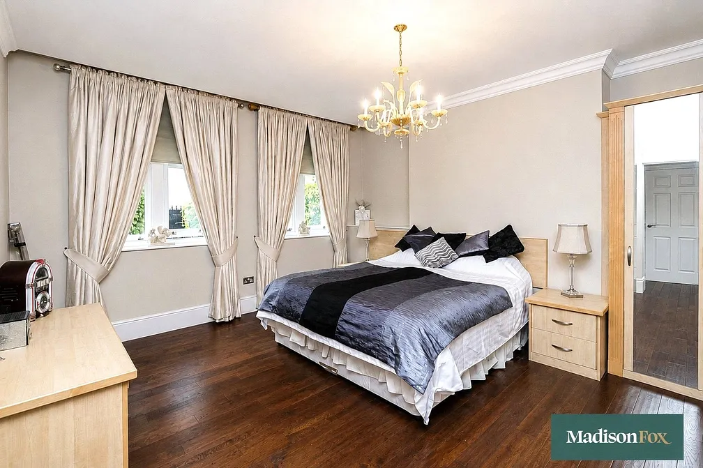 Flat Richmond Drive in Greater London