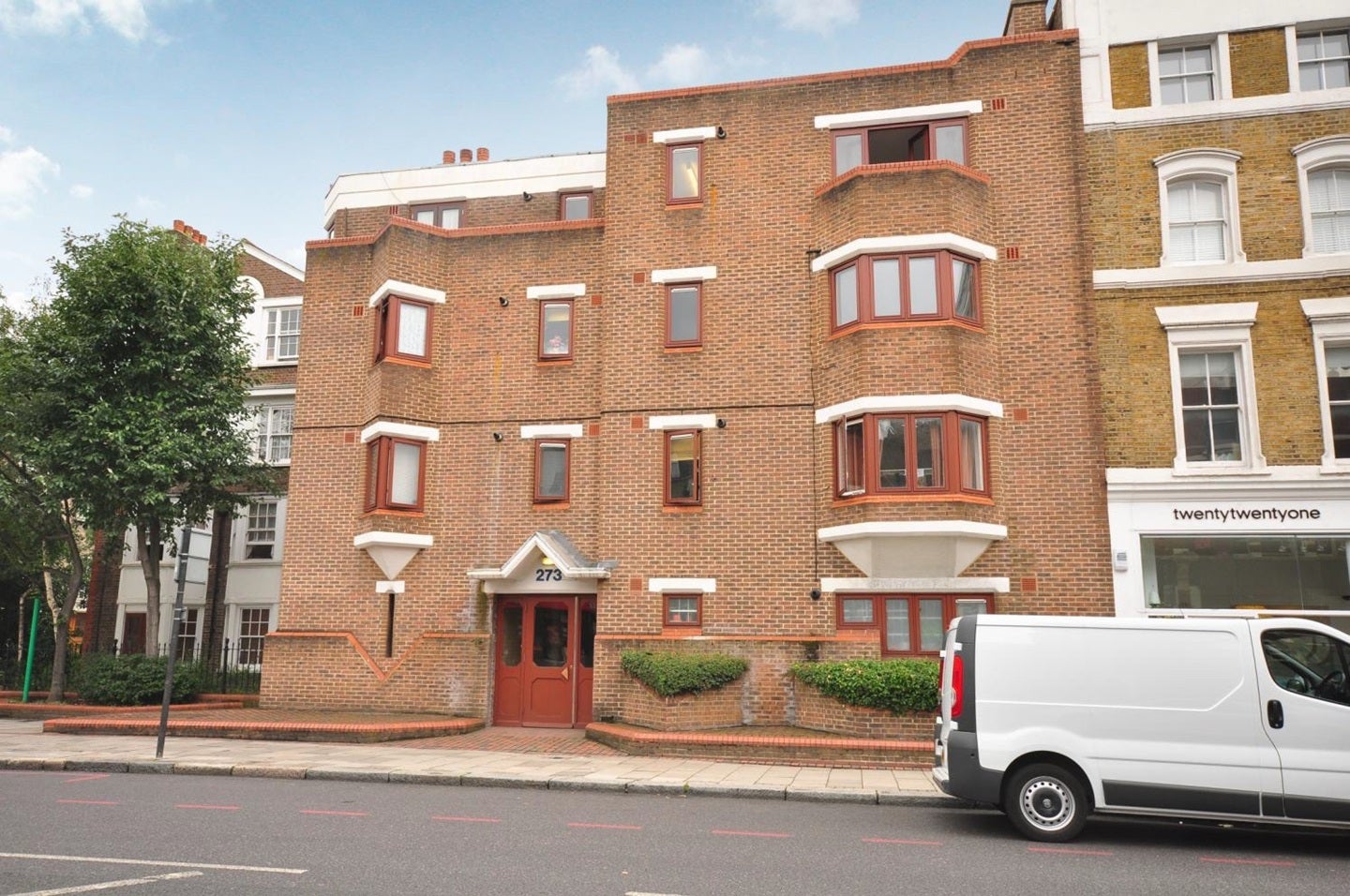 Flat Upper Street in Greater London