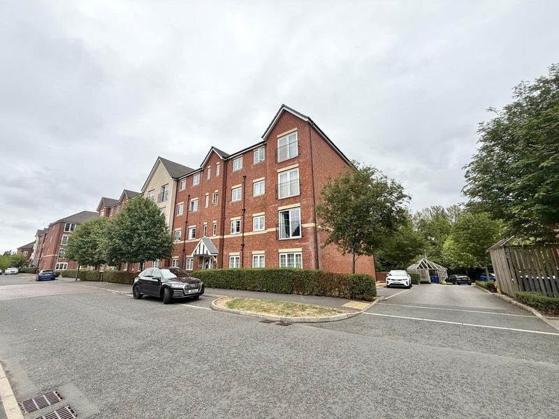 Flat Robinson Road in Ellesmere Port