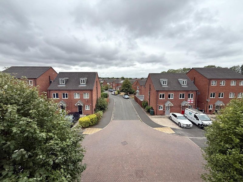 Flat Robinson Road in Ellesmere Port