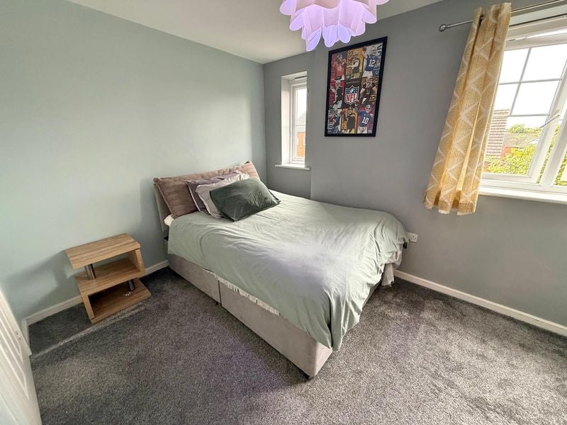 Flat Robinson Road in Ellesmere Port