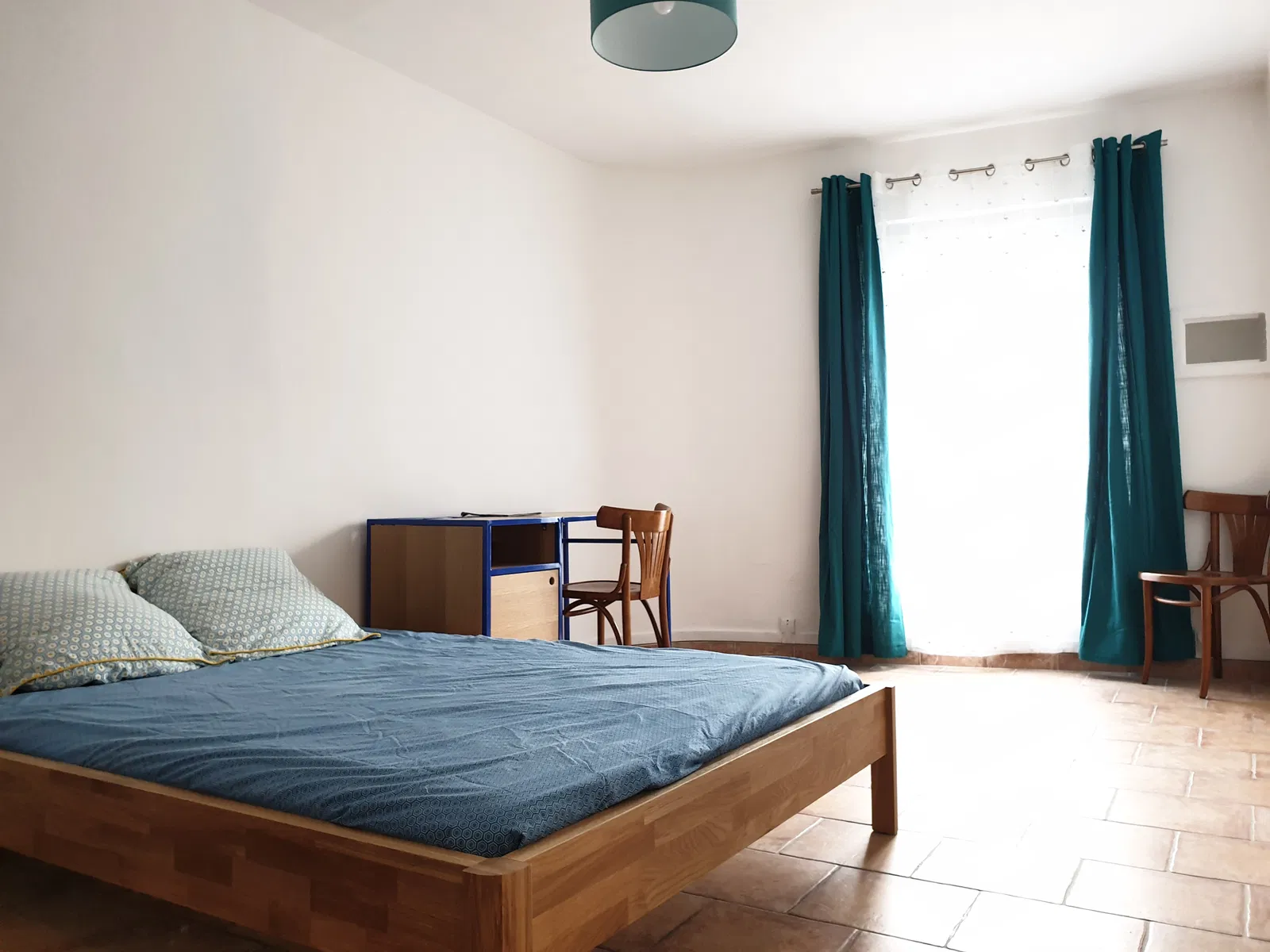 Chambre Rue Vincent Faïta à Nîmes