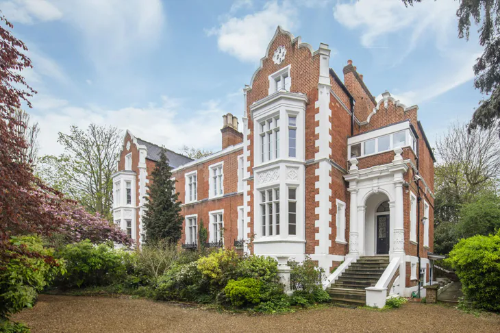 Flat Queen's Road in Greater London