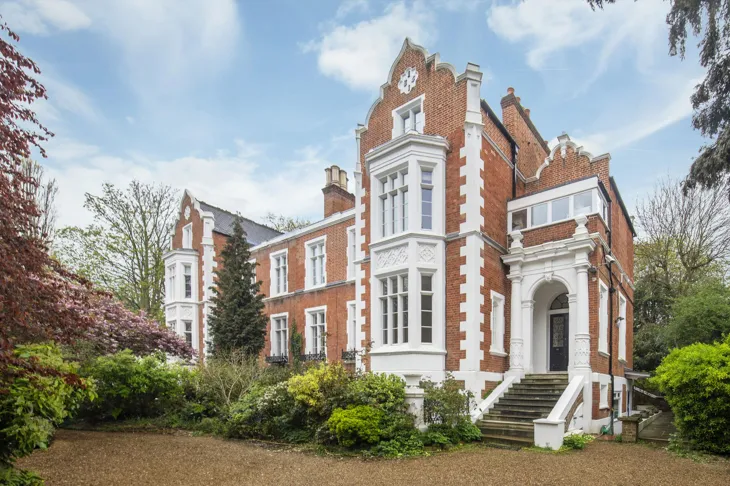 Flat Queen's Road in Greater London