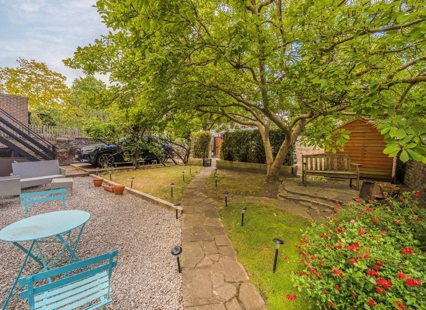Flat Cadogan Road in Greater London