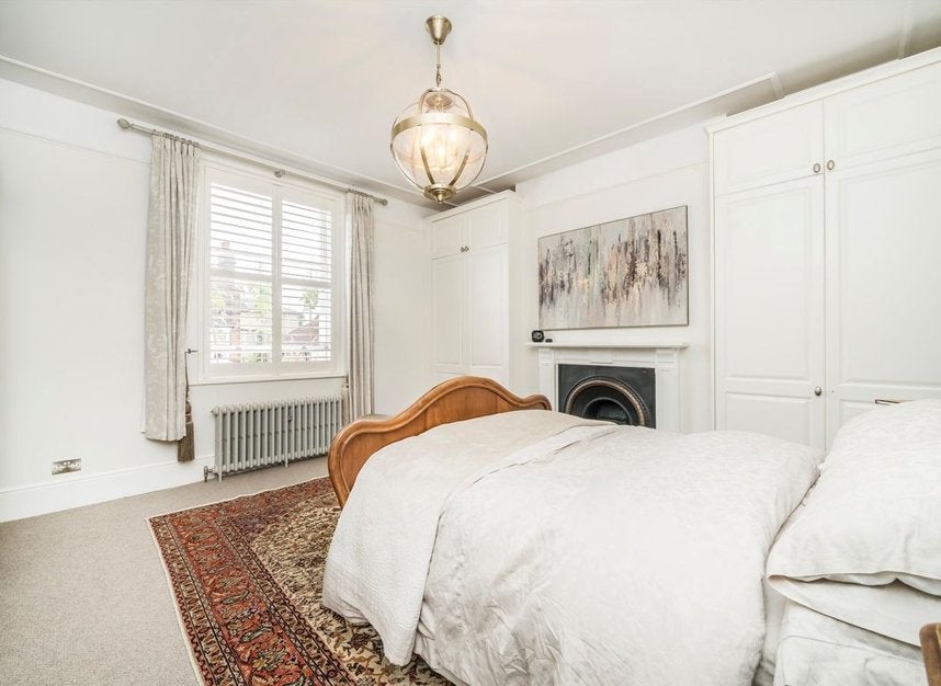 Flat Cadogan Road in Greater London