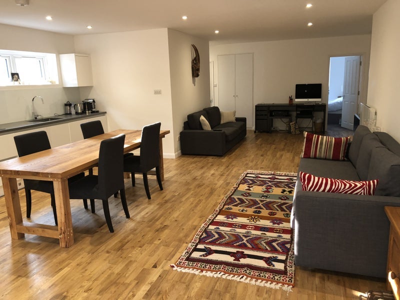 Flat Bowerman Avenue in Greater London