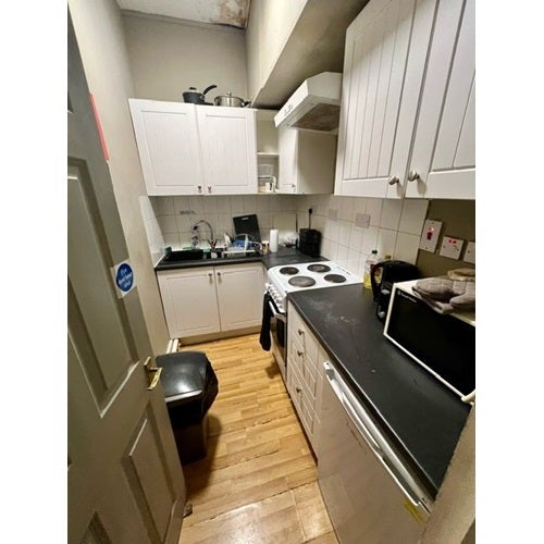 Room Holland Park Avenue in Greater London