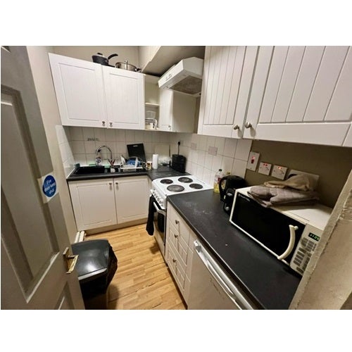 Room Holland Park Avenue in Greater London